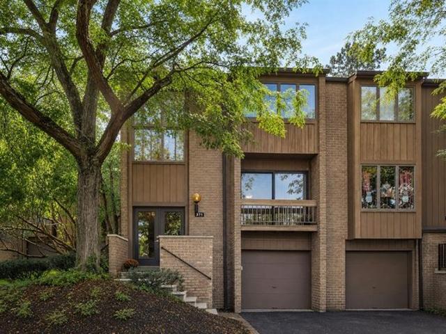 Townhouse for sale in Pittsburg, Pennsylvania