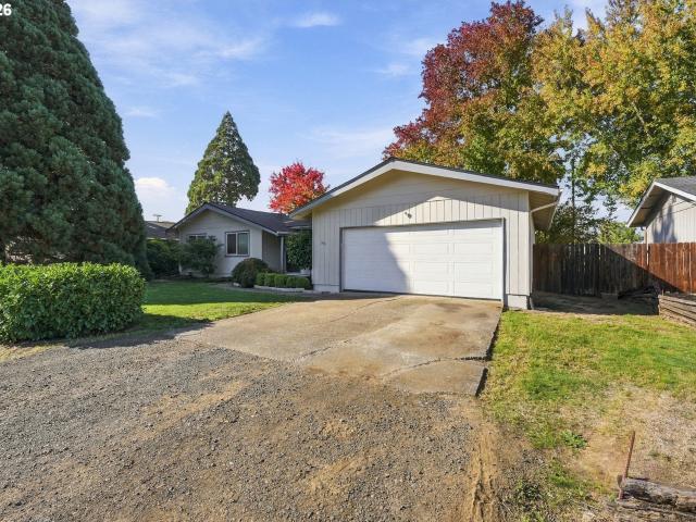 House for sale in Sutherlin, Douglas County