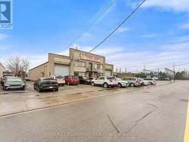 House for rent in Etobicoke