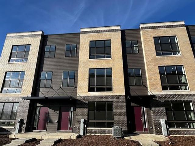 Townhouse for sale in Lombard, Illinois