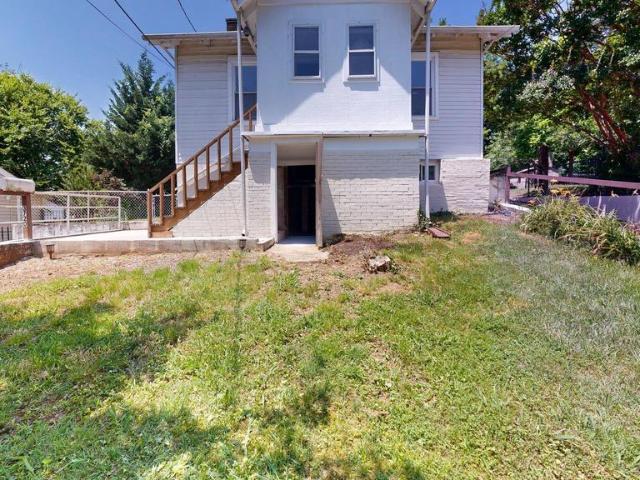 House for sale in Mount Rainier