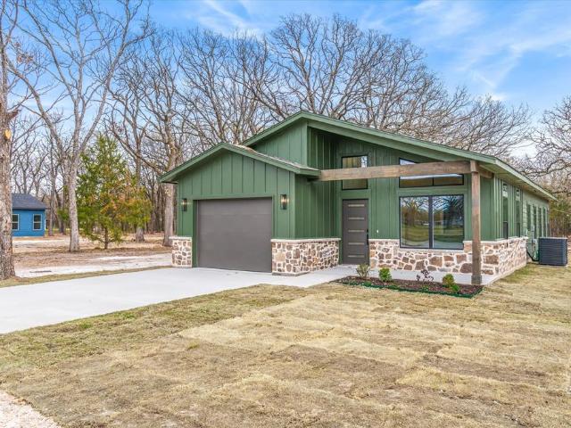 House for sale in Wills Point, Texas