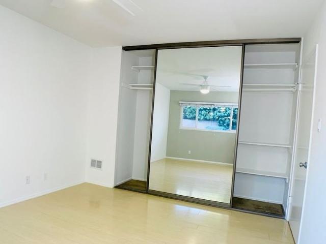 Apartment for rent in Canoga Park, California