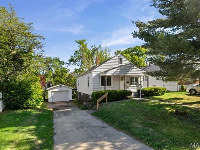 House for sale in Alton, Illinois