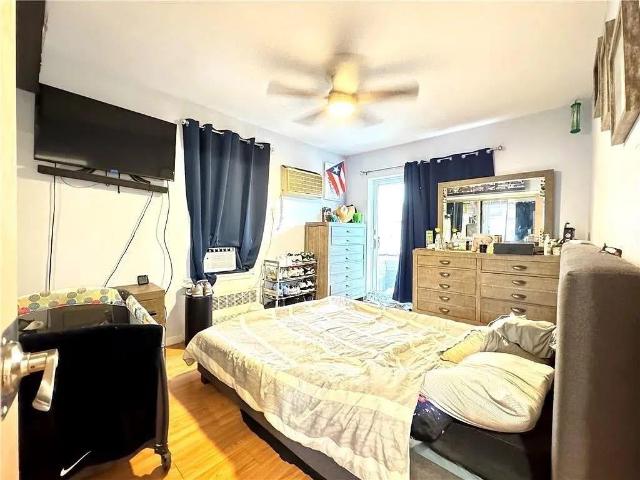 Townhouse for sale in Arverne, New York