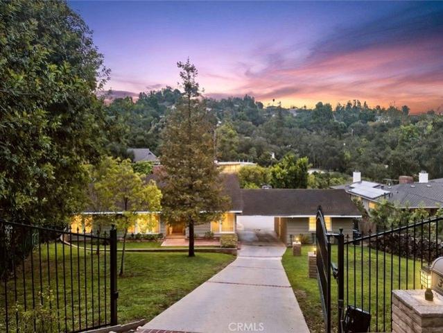 House for sale in La Cañada Flintridge, Los Angeles County