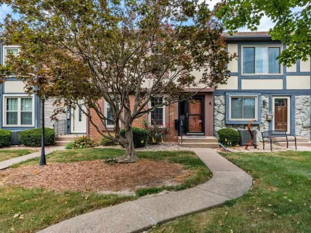 Townhouse for sale in Rock Island, Rock Island County