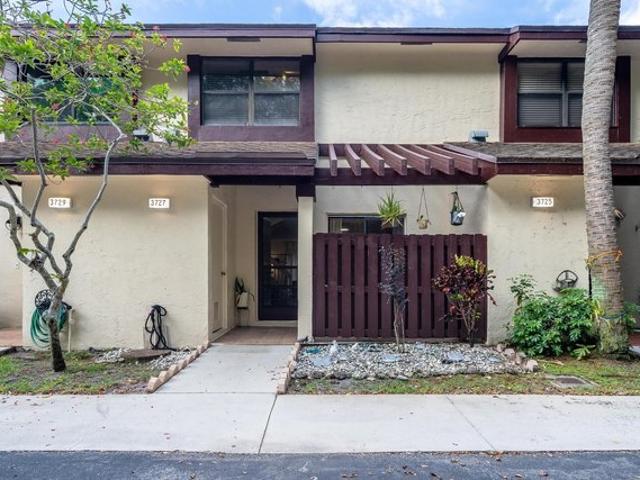 Townhouse for sale in Coconut Creek, Florida