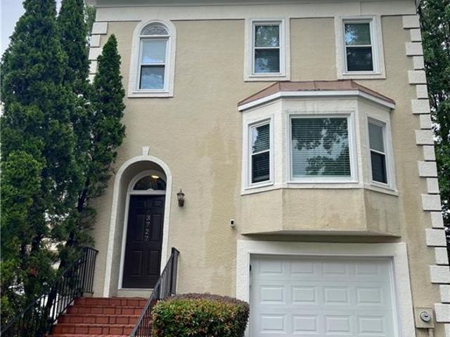 Townhouse for sale in Duluth, Georgia