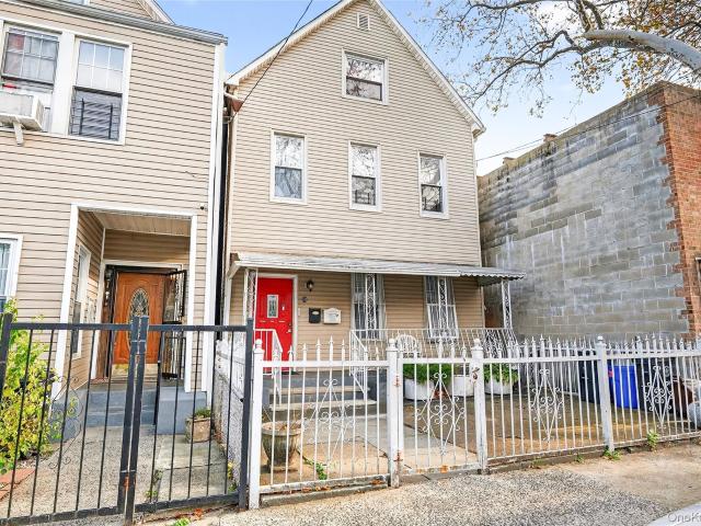 House for sale in The Bronx, Arverne