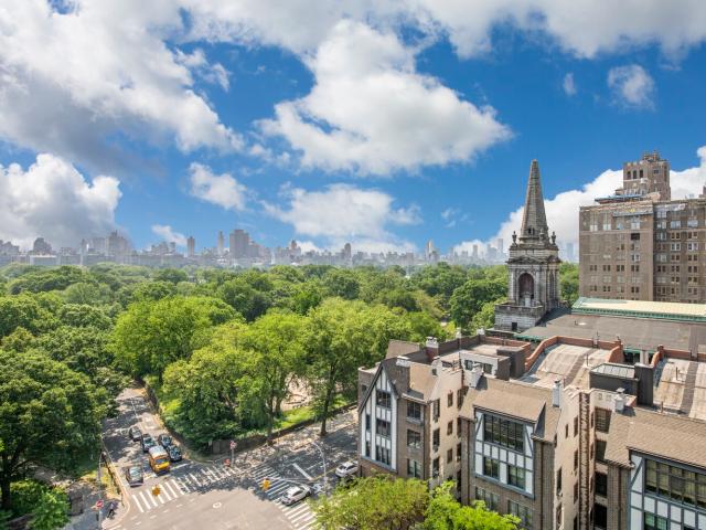 Condo for sale in Manhattan Community Board 7, New York