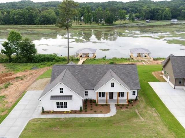 House for sale in Guntersville, Alabama