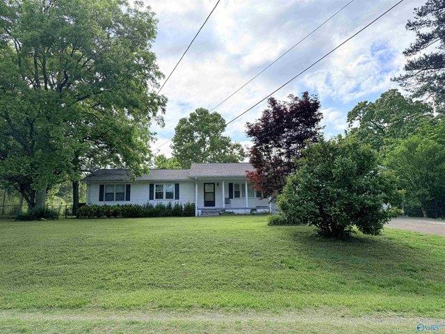 House for sale in Guntersville, Alabama