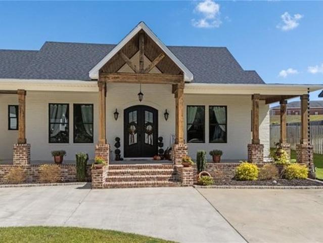House for sale in Saraland, Mobile County