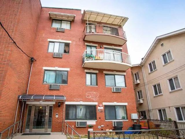 Condo for sale in Queens, Arverne