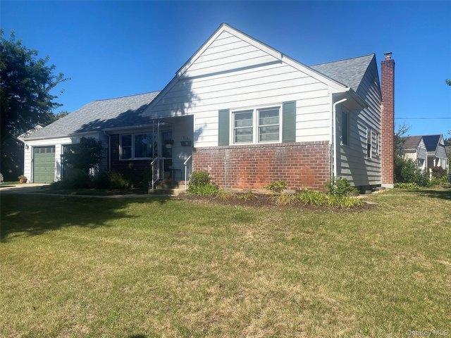 House for sale in Wantagh, Nassau County