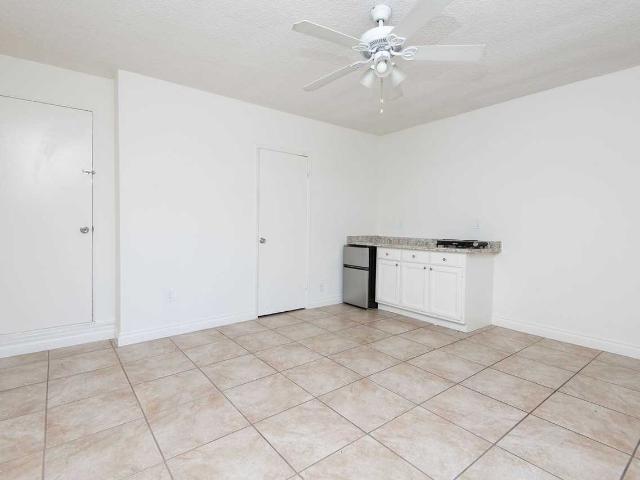 Apartment for rent in Canoga Park, California