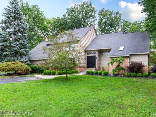 House for sale in Rochester Hills, Oakland County
