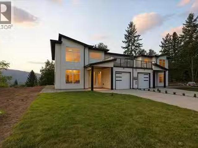 House for sale in Castlegar, British Columbia