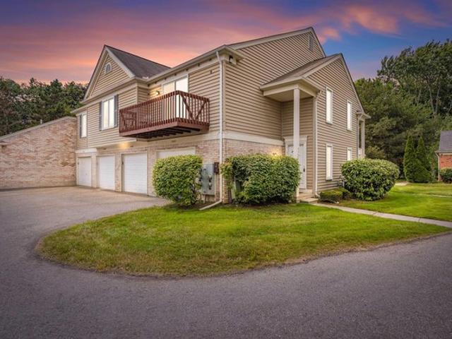 Condo for sale in Clinton Township, Michigan