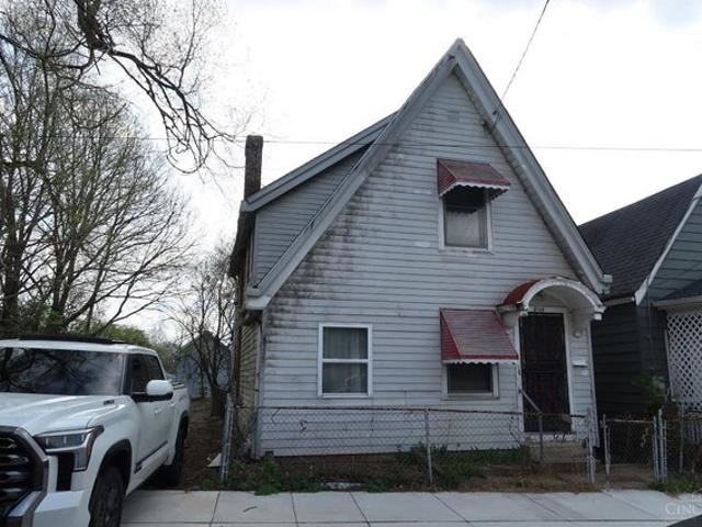 House for sale in Roselawn, Ohio