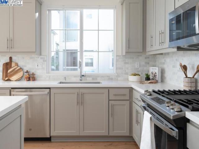 Townhouse for sale in Newark