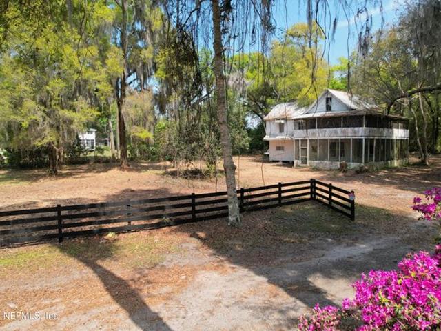 House for sale in Pomona Park, Florida