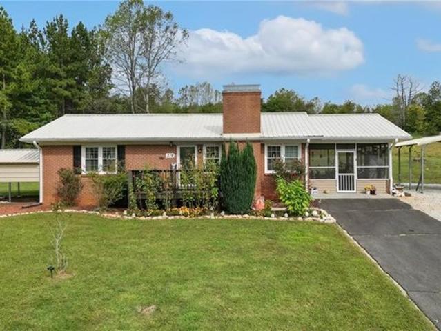 House for sale in Mount Airy, Surry County