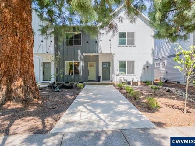 Townhouse for sale in Oregonia