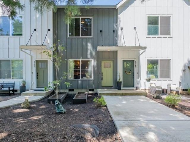 Townhouse for sale in Oregonia