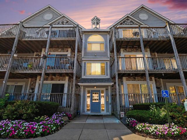 Condo for sale in Harrison Township, Michigan