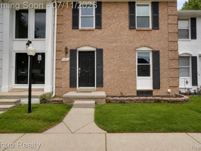 Townhouse for sale in Clinton Township, Michigan