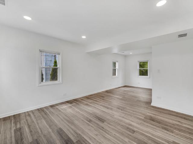 House for sale in Lindenhurst, Illinois