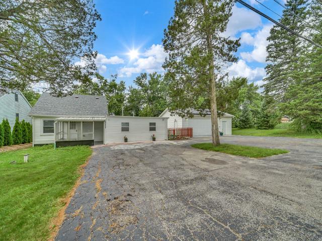 House for rent in Lindenhurst, Illinois