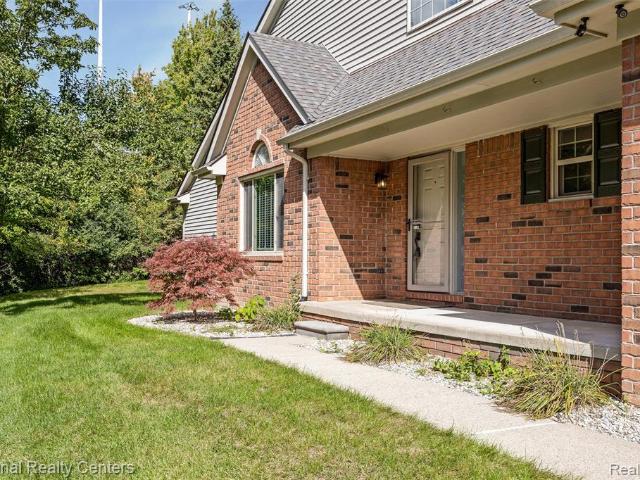 Condo for sale in Parkside Pointe, Sterling Heights