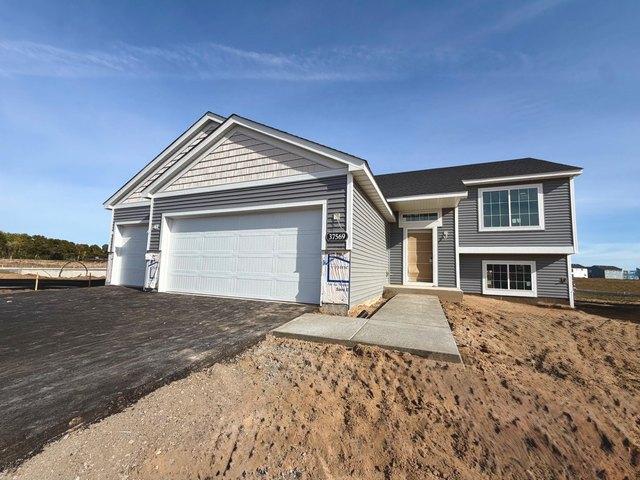 House for sale in Oakwood Court, North Branch