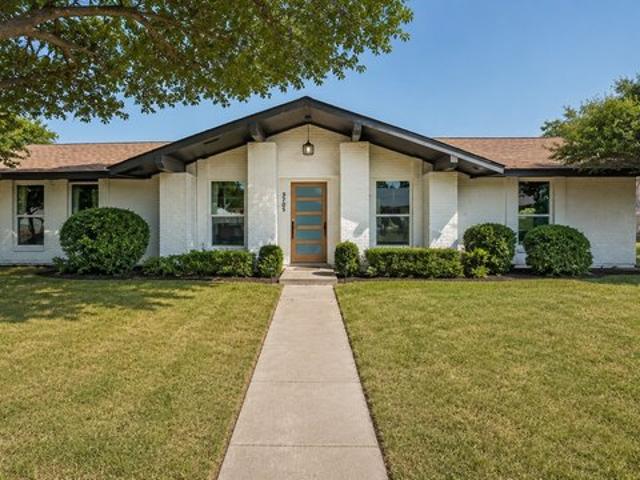 House for sale in Farmers Branch, Texas