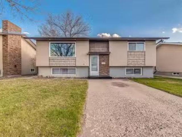 House for sale in Medicine Hat, Alberta