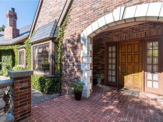 House for sale in La Canada Flintridge, California