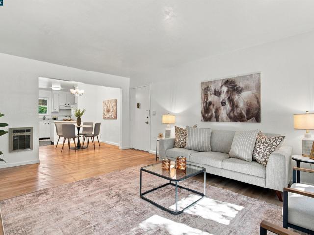 Condo for sale in Camelback, Pleasant Hill