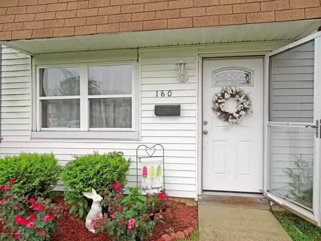 Condo for rent in Brick