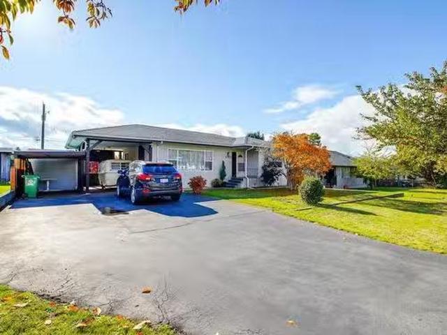 House for sale in Clayoquot, British Columbia