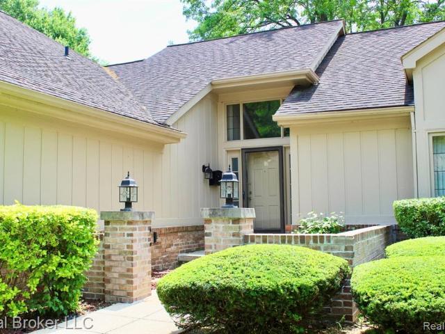 Condo for sale in Livonia