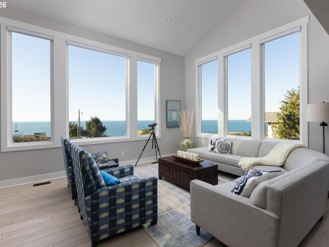 House for sale in Depoe Bay, Lincoln County