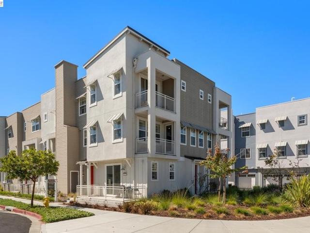 Townhouse for sale in Newark, California