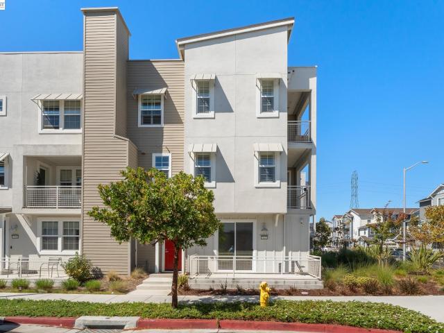Townhouse for sale in Newark, California