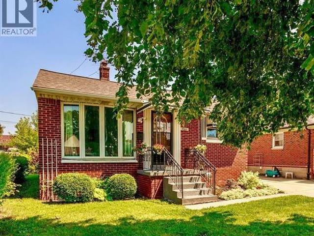 House for sale in Sandwich, Windsor