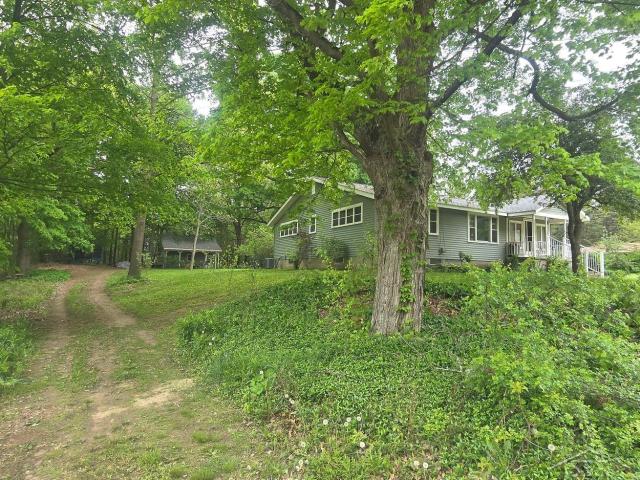 House for sale in Hemlock