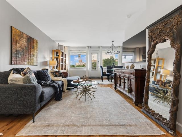 Property for sale in The Bronx, Arverne