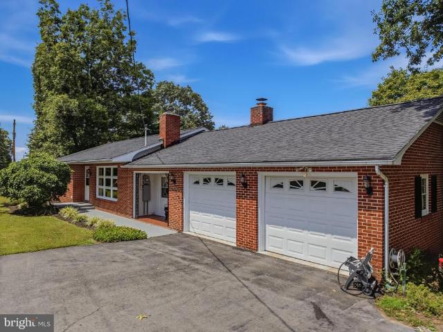 House for sale in Berkeley Springs, West Virginia